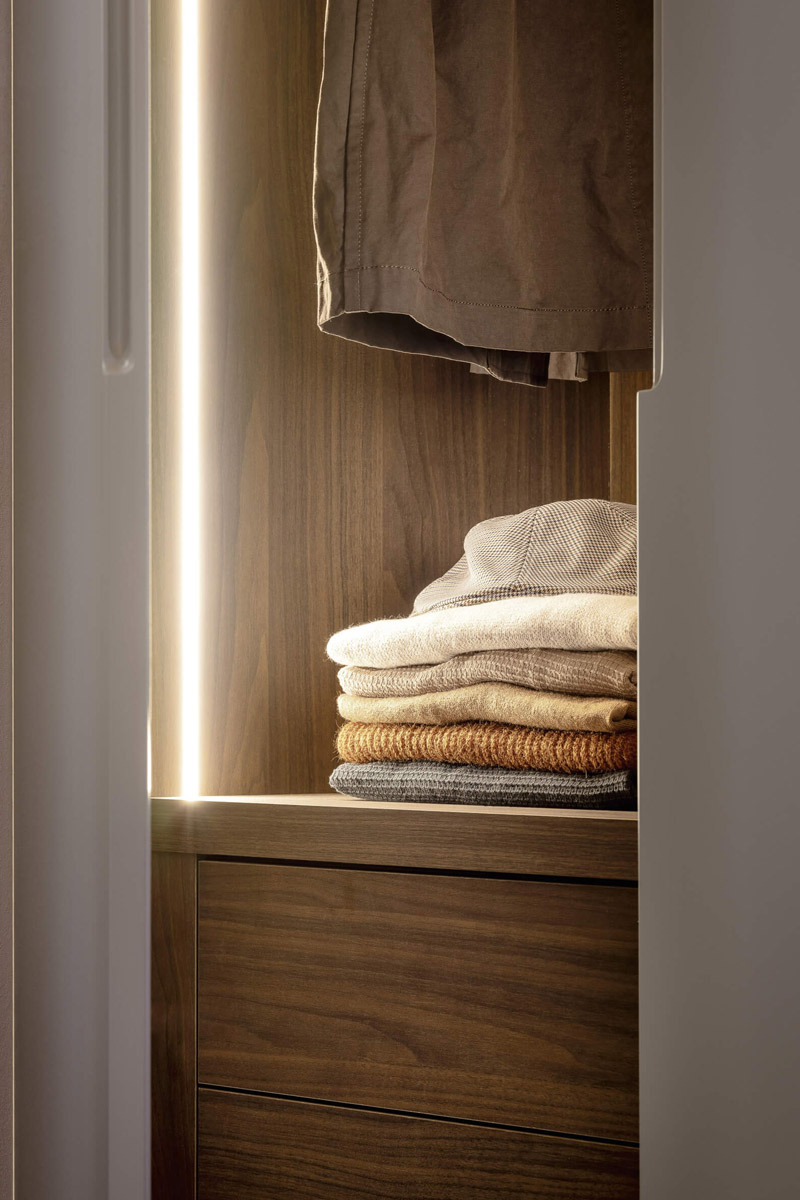 Armadio moderno battente Top Lops Progetto anta Vico 7